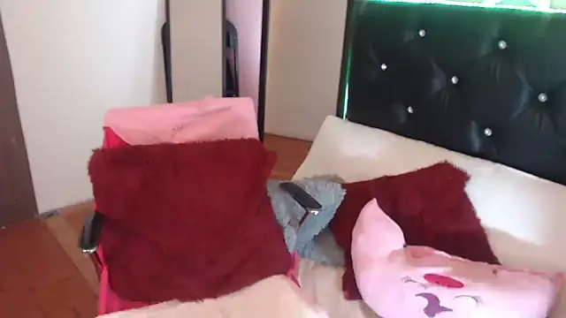 Snapshot of camila_delarosa chatting on 11, 10, 2025 camila delarosa online show from 11, 10, 2025