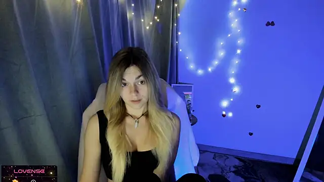 Snapshot of Sweet_me_ chatting on 13, 10, 2025 Sweet me online show from 13, 10, 2025