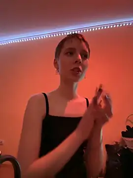 Crayzy Luv online show from 19, 2, 2025