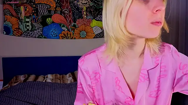 Crayzy Luv online show from 21, 4, 2026