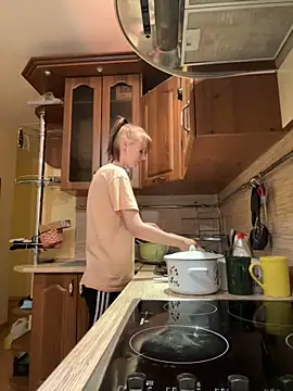 Crayzy Luv online show from 10, 2, 2025