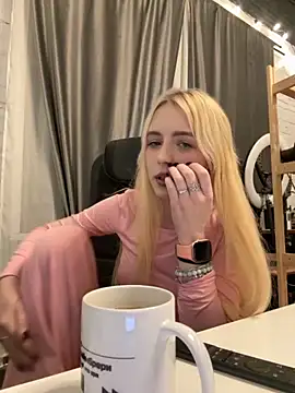 Crayzy Luv online show from 1, 11, 2025