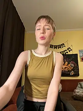 Crayzy Luv online show from 5, 3, 2025