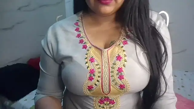 Snapshot of Trezza chatting on 25, 6, 2026 Trezza online show from 25, 6, 2026