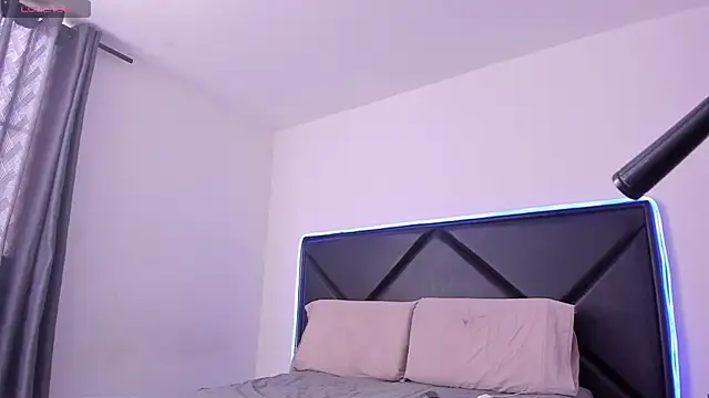 Snapshot of ScarlettAndClark chatting on 31, 10, 2025 ScarlettAndClark online show from 31, 10, 2025