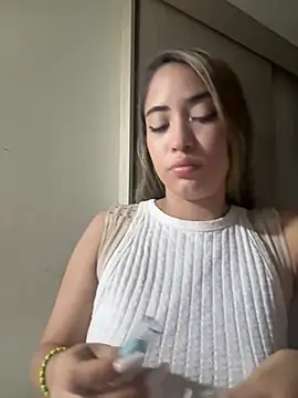 ScarlettAndClark online show from 9, 5, 2026
