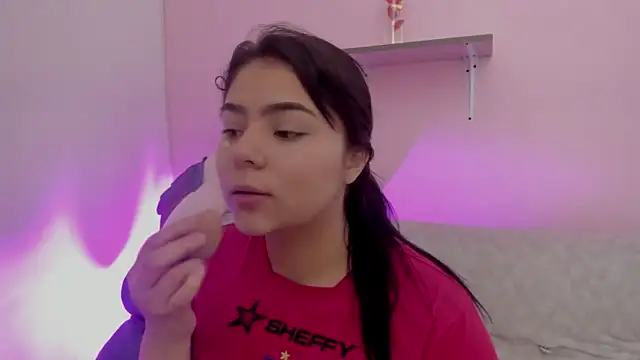 Snapshot of Oriana_Guzman chatting on 30, 4, 2026 Oriana Guzman online show from 30, 4, 2026