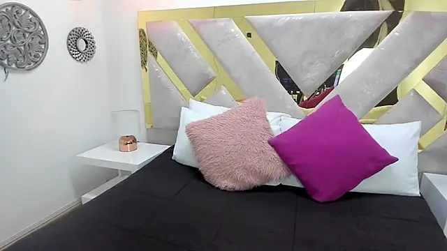 Oriana Guzman online show from 19, 2, 2025