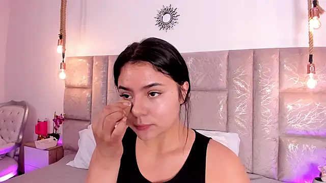 Snapshot of Oriana_Guzman chatting on 12, 6, 2026 Oriana Guzman online show from 12, 6, 2026
