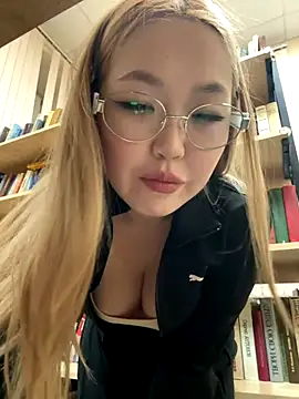 Aiko Yumi online show from 18, 12, 2025