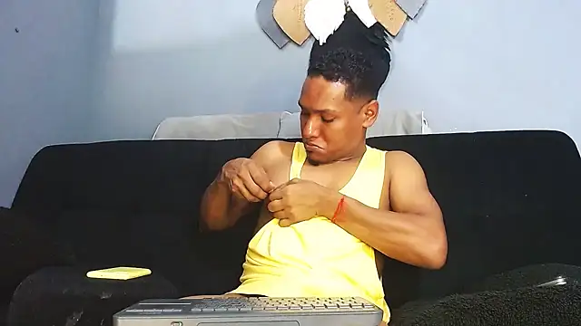 Grandeygruesa1 online show from 5, 12, 2025