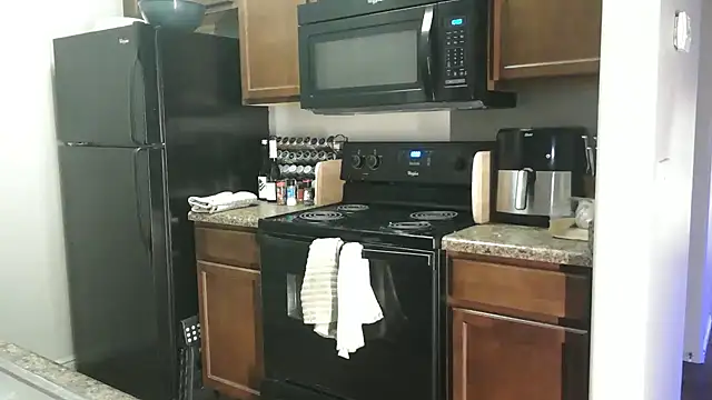 NatalieKneals online show from 12, 2, 2025