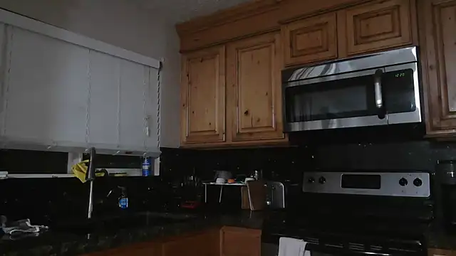 NatalieKneals online show from 9, 3, 2025