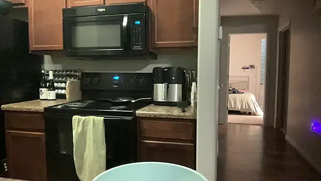 NatalieKneals online show from 3, 1, 2025