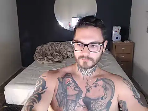 Snapshot of clark_r chatting on 11, 11, 2025 clark r online show from 11, 11, 2025