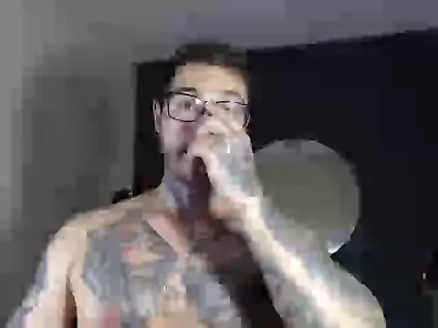 Snapshot of clark_r chatting on 15, 12, 2025 clark r online show from 15, 12, 2025