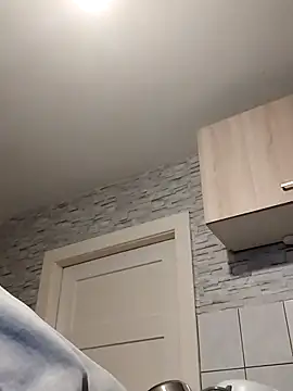 Isabella Geney online show from 17, 12, 2025