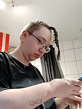 Isabella Geney online show from 1, 3, 2026