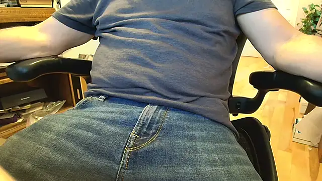 Snapshot of massive_cum chatting on 13, 9, 2025 massive cum online show from 13, 9, 2025