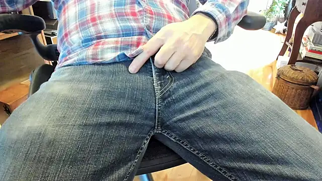 Snapshot of massive_cum chatting on 20, 1, 2025 massive cum online show from 20, 1, 2025