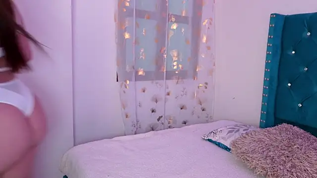 Lilly Peach22 online show from 26, 11, 2025