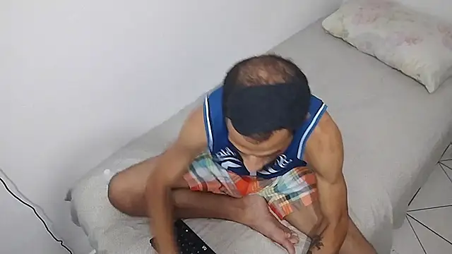 Snapshot of UncutToyBoy23cm chatting on 3, 3, 2025 UncutToyBoy23cm online show from 3, 3, 2025