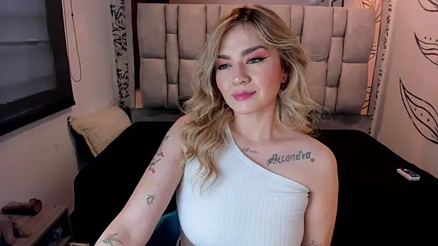 Snapshot of KataHot_ chatting on 12, 11, 2025 KataHot online show from 12, 11, 2025