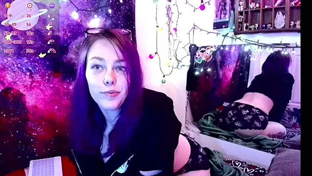 EverlyEster online show from 28, 2, 2025