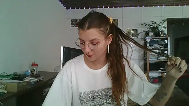 SweetyBabyDemon online show from 12, 4, 2026