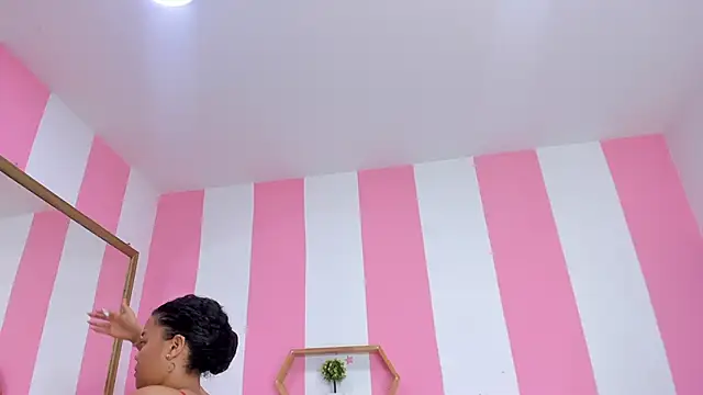 ISABELLA 020 online show from 15, 5, 2026
