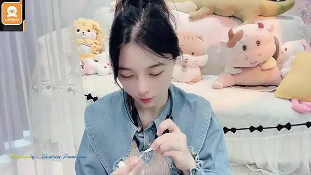 AKiKi711 online show from 7, 10, 2025