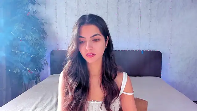 Milana Crystal  online show from 2, 2, 2025
