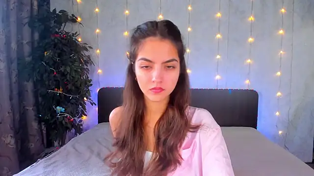 Milana Crystal  online show from 3, 12, 2025