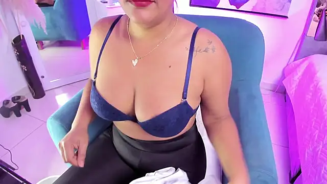 Danna Ramiirez online show from 11, 2, 2025