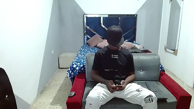 Snapshot of MiguelAngelxl chatting on 22, 10, 2025 MiguelAngelxl online show from 22, 10, 2025