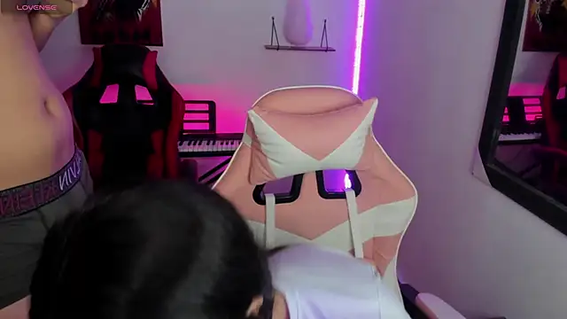 jessi and boy online show from 4, 3, 2026