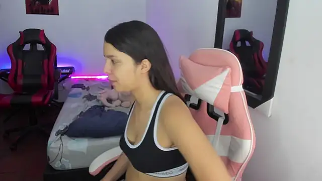 jessi and boy online show from 4, 12, 2025