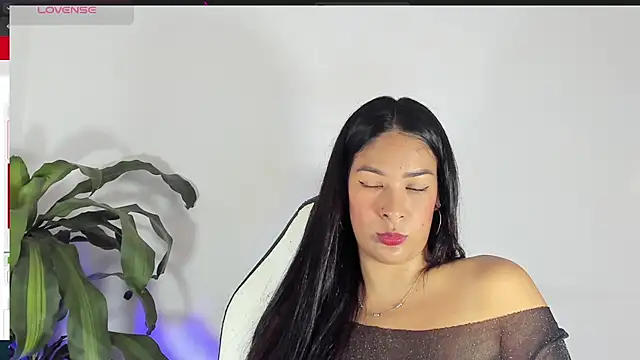 Snapshot of bella_hadid1_ chatting on 13, 3, 2025 bella hadid1 online show from 13, 3, 2025