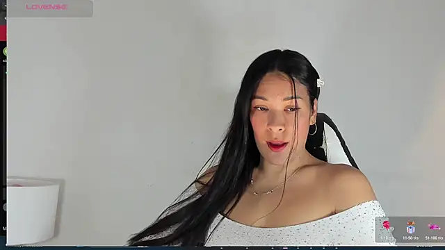 Snapshot of bella_hadid1_ chatting on 2, 3, 2025 bella hadid1 online show from 2, 3, 2025
