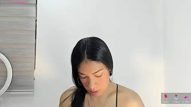 Snapshot of bella_hadid1_ chatting on 2, 10, 2025 bella hadid1 online show from 2, 10, 2025