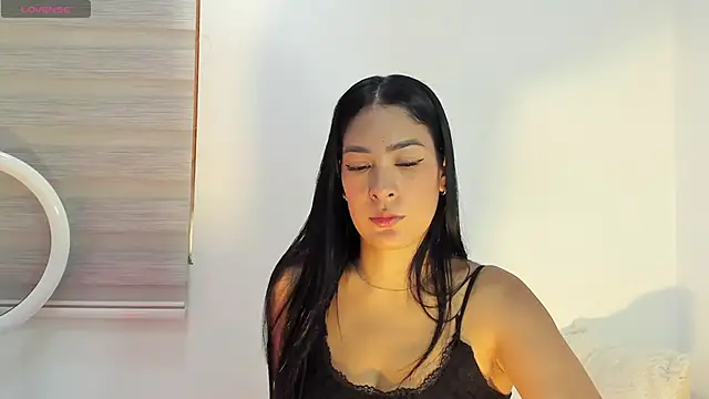 Snapshot of bella_hadid1_ chatting on 3, 6, 2026 bella hadid1 online show from 3, 6, 2026