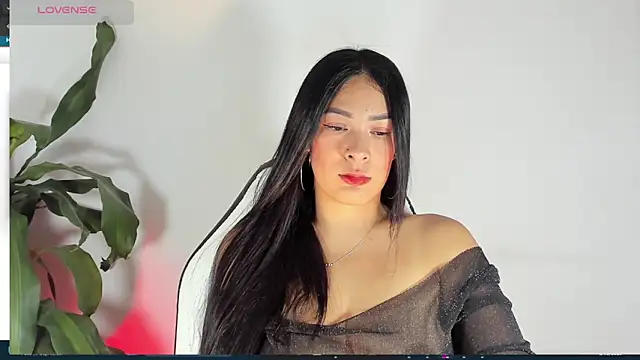 Snapshot of bella_hadid1_ chatting on 4, 3, 2025 bella hadid1 online show from 4, 3, 2025