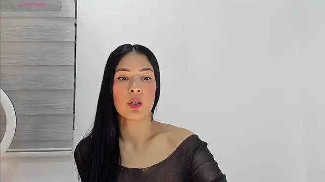 Snapshot of bella_hadid1_ chatting on 12, 11, 2025 bella hadid1 online show from 12, 11, 2025