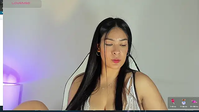 Snapshot of bella_hadid1_ chatting on 24, 2, 2025 bella hadid1 online show from 24, 2, 2025
