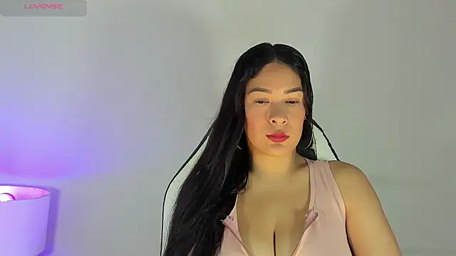 Snapshot of bella_hadid1_ chatting on 10, 2, 2025 bella hadid1 online show from 10, 2, 2025