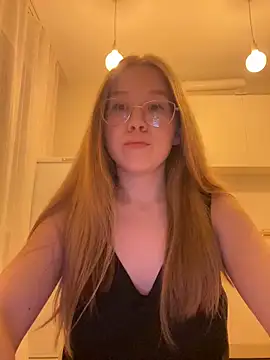 Snapshot of Eva_Weyne chatting on 28, 10, 2025 Eva Weyne online show from 28, 10, 2025