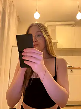 Snapshot of Eva_Weyne chatting on 16, 11, 2025 Eva Weyne online show from 16, 11, 2025