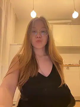 Snapshot of Eva_Weyne chatting on 2, 11, 2025 Eva Weyne online show from 2, 11, 2025