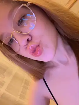 Snapshot of Eva_Weyne chatting on 20, 10, 2025 Eva Weyne online show from 20, 10, 2025