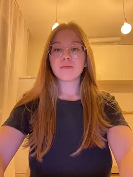 Snapshot of Eva_Weyne chatting on 4, 11, 2025 Eva Weyne online show from 4, 11, 2025